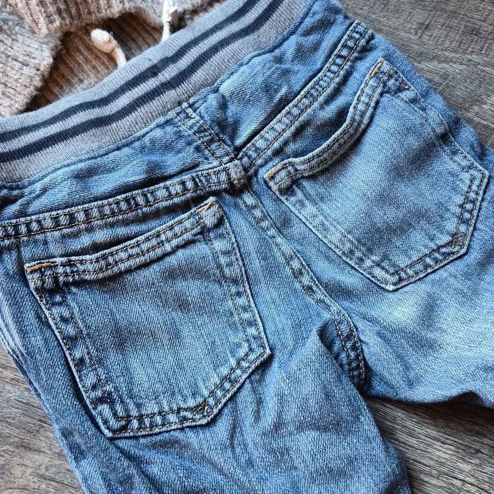 GAP Zara Gray Knit Sweater and Blue Denim Jeans 18-24 Month